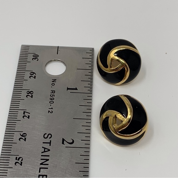 Vintage Black and Gold Toned Swirl Circle Clip On Earrings - Picture 4 of 4